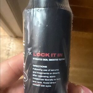 Lock It In Hydrating Facial Oil - Black & Pink Bottle